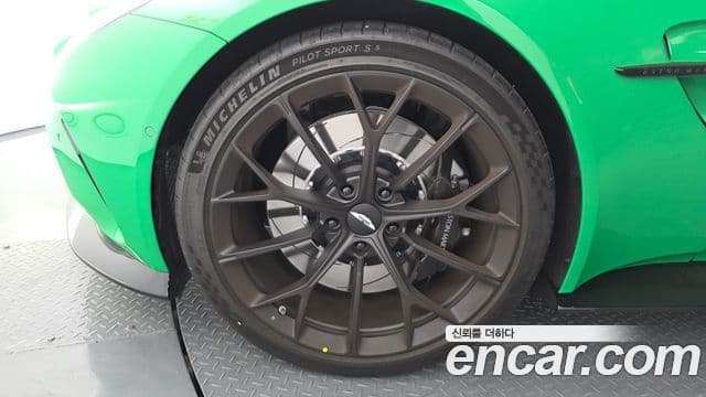 Aston Martin 밴티지 2세대 4.0 V8 купе, 2025 все фото