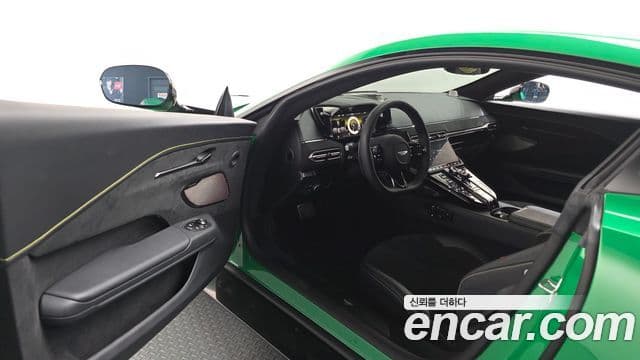 Aston Martin 밴티지 2세대 4.0 V8 купе, 2025 10