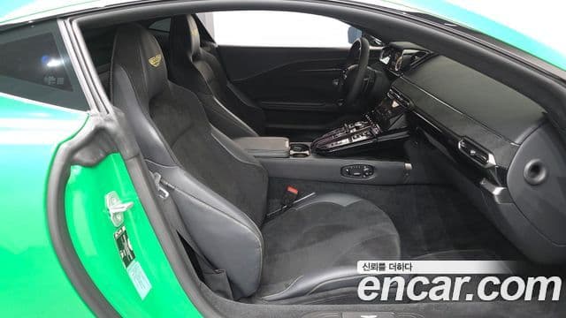 Aston Martin 밴티지 2세대 4.0 V8 купе, 2025 11