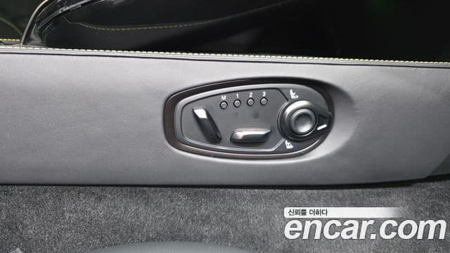 Aston Martin 밴티지 2세대 4.0 V8 купе, 2025 19