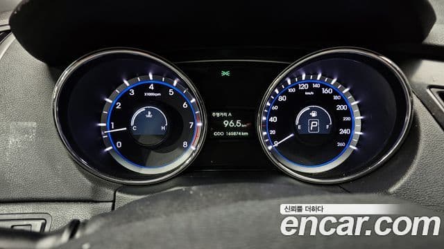 Hyundai YF Sonata Luxury, 2011 8