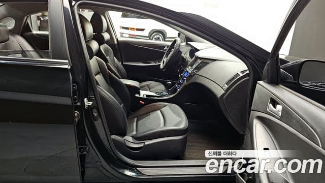 Hyundai YF Sonata Luxury, 2011 11