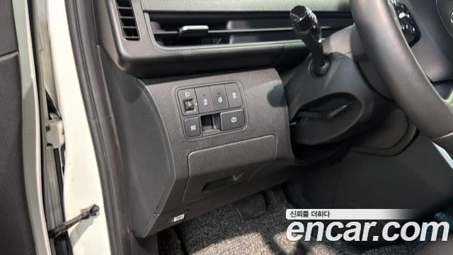 Hyundai Staria Modern, 2023 15