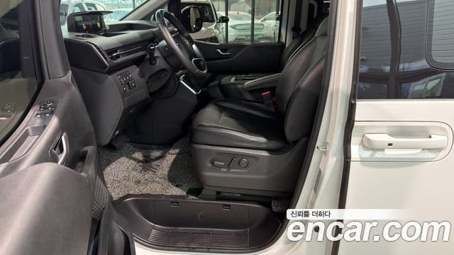 Hyundai Staria Modern, 2023 16