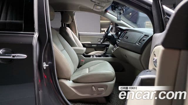 Kia All New Carnival Noblesse, 2016 10