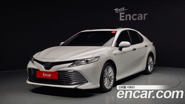 Toyota 캠리 (XV70) 2.5 XLE гибрид