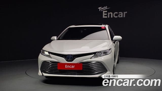 Toyota 캠리 (XV70) 2.5 XLE гибрид, 2019 3