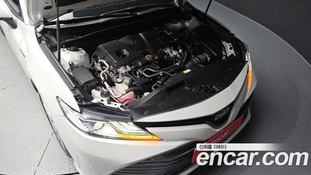 Toyota 캠리 (XV70) 2.5 XLE гибрид, 2019 6