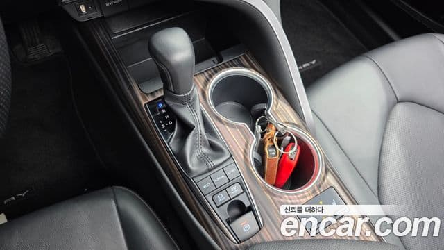 Toyota 캠리 (XV70) 2.5 XLE гибрид, 2019 9