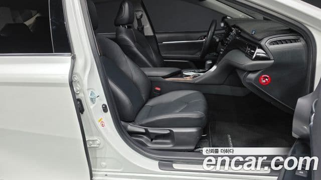 Toyota 캠리 (XV70) 2.5 XLE гибрид, 2019 11