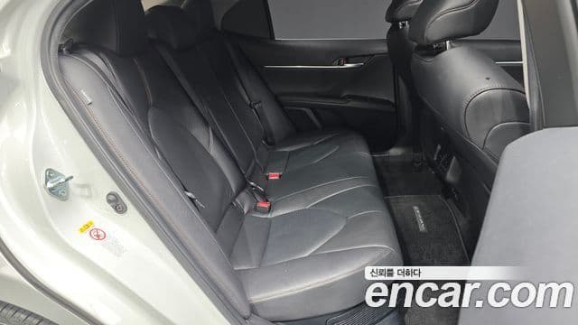 Toyota 캠리 (XV70) 2.5 XLE гибрид, 2019 12