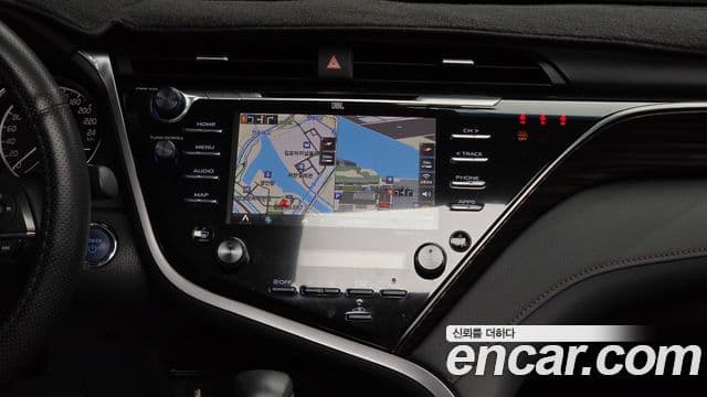 Toyota 캠리 (XV70) 2.5 XLE гибрид, 2019 14