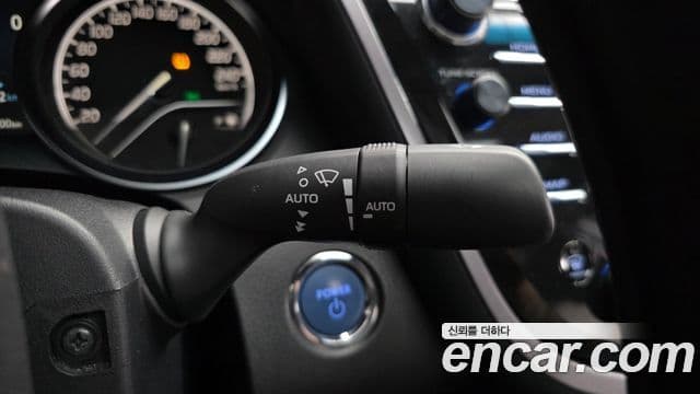 Toyota 캠리 (XV70) 2.5 XLE гибрид, 2019 18