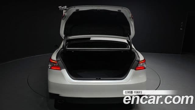 Toyota 캠리 (XV70) 2.5 XLE гибрид, 2019 20