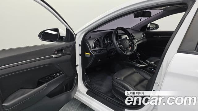 Hyundai Avante AD 1.6 GDI Value Plus, 2018 10