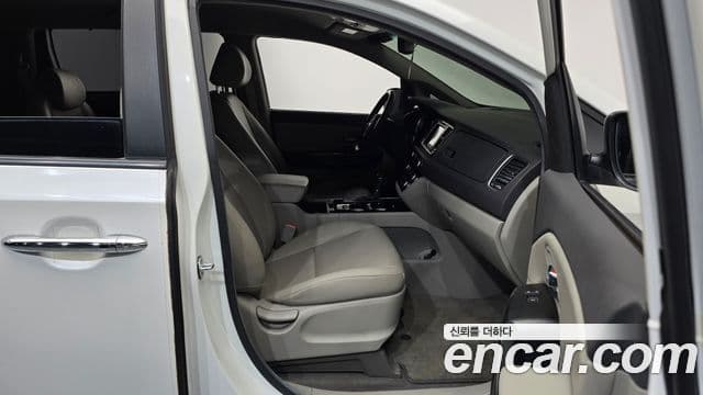 Kia All New Carnival Prestige, 2016 11