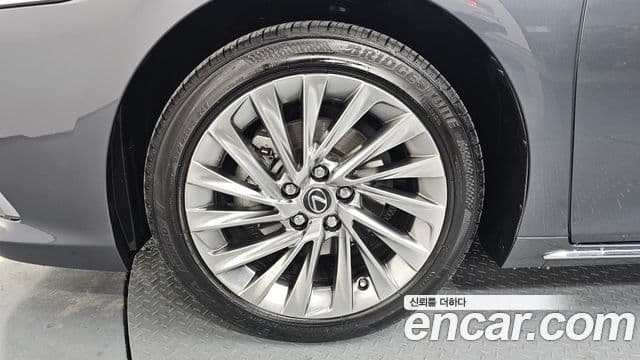 Lexus ES300h 7세대 Executive, 2026 все фото