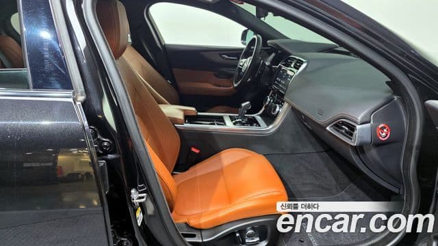 Jaguar XE D180 R-Dynamic S, 2020 11