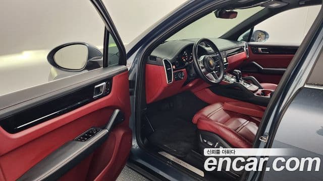 Porsche Cayenne (PO536), 2019 10