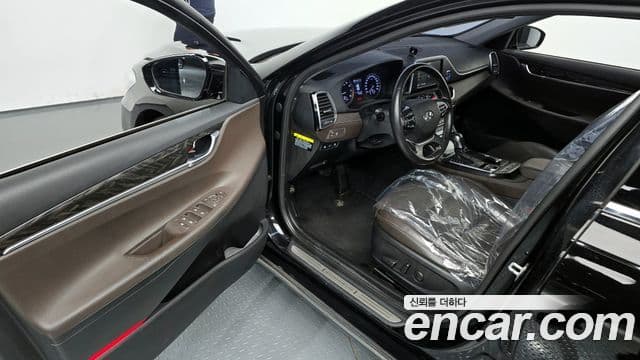 Hyundai Grandeur IG 3.0 LPi Modern (арендный автомобиль), 2018 10