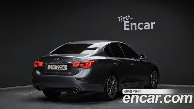 Infiniti Q50 3.5 гибрид Essence, 2017 2