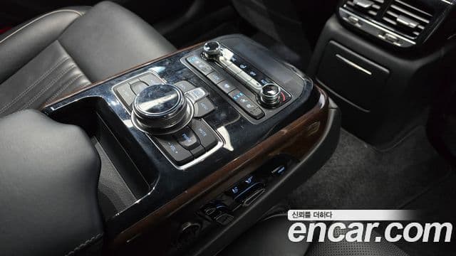 Genesis EQ900 Prestige, 2016 18