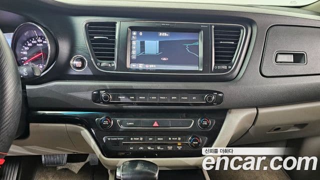 Kia All New Carnival Luxury, 2017 14