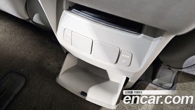 Kia All New Carnival Luxury, 2017 19