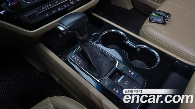 Kia The / новый New Carnival VIP, 2019 9