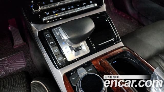 Genesis EQ900 Prestige, 2016 9