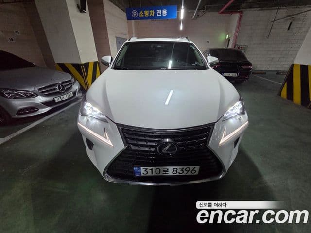 Lexus NX300h Executive, 2019 1