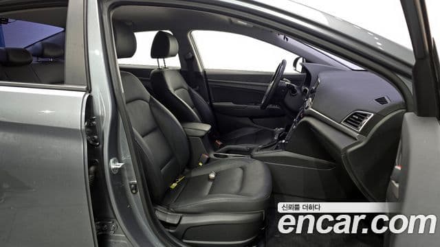 Hyundai Avante AD 1.6 GDI Smart, 2016 10