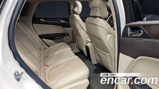 Lincoln MKC, 2019 11