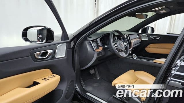 Volvo XC60 2세대 B5 Ultimate Bright, 2024 10