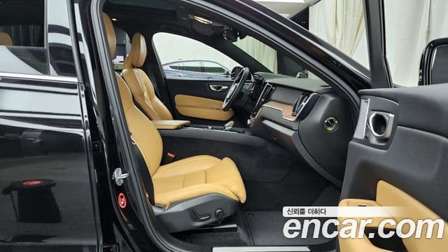 Volvo XC60 2세대 B5 Ultimate Bright, 2024 11
