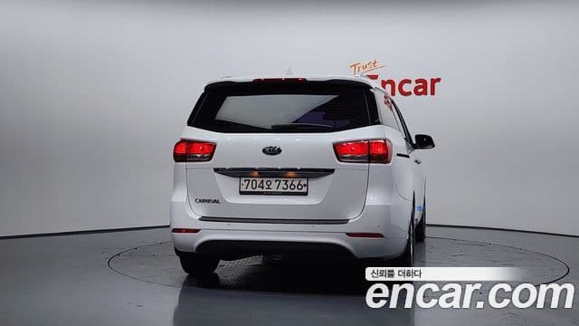Kia All New Carnival Luxury, 2015 4