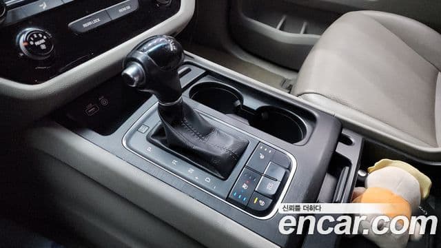 Kia All New Carnival Luxury, 2015 9