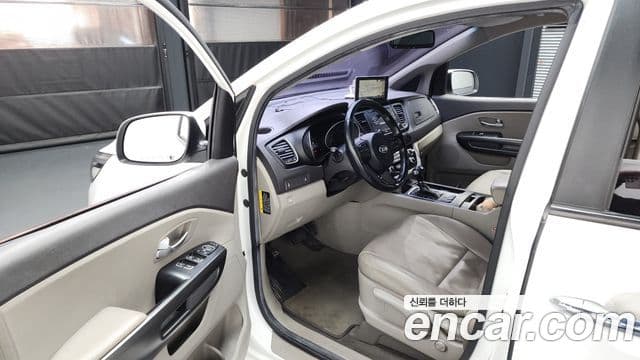 Kia All New Carnival Luxury, 2015 10