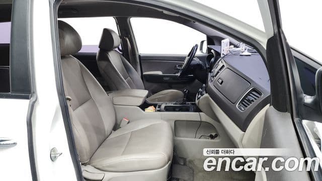 Kia All New Carnival Luxury, 2015 11