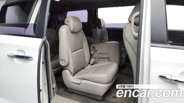 Kia All New Carnival Luxury, 2015 12