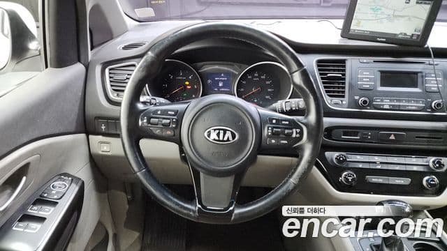 Kia All New Carnival Luxury, 2015 13