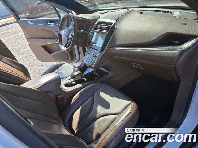 Lincoln MKC, 2017 12