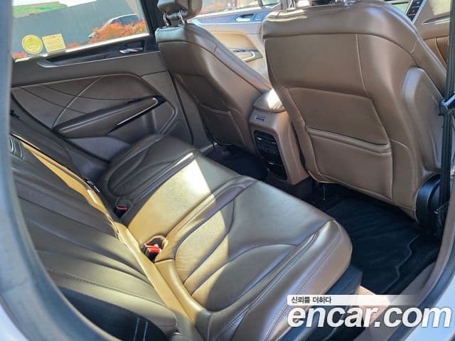 Lincoln MKC, 2017 13