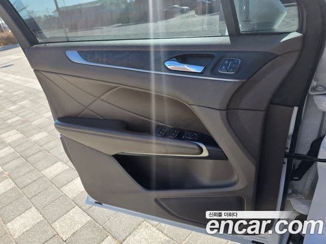 Lincoln MKC, 2017 17