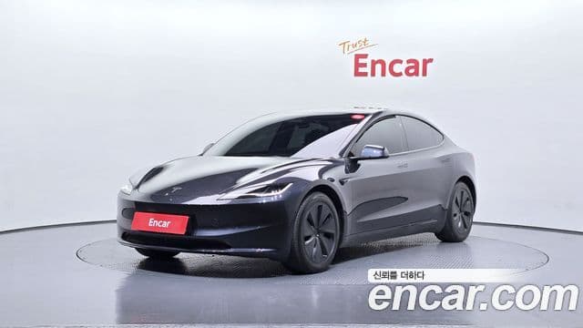 Tesla модель 3, 2025 1