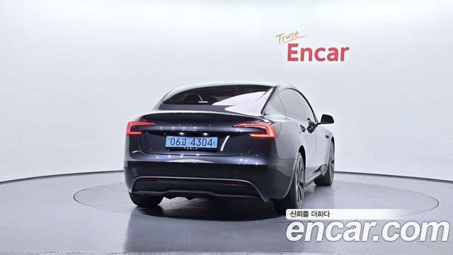 Tesla модель 3, 2025 4