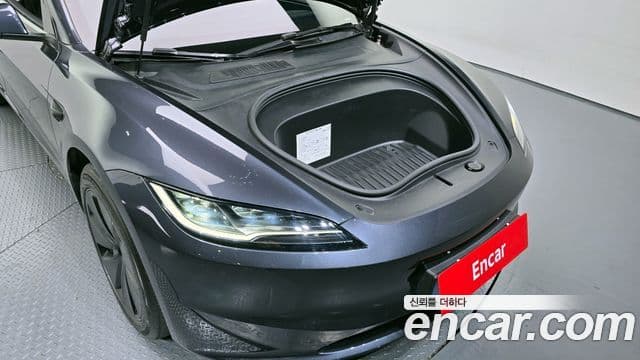 Tesla модель 3, 2025 6