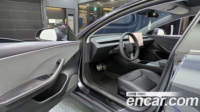 Tesla модель 3, 2025 11