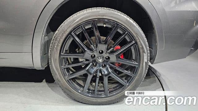 Maserati Levante, 2019 все фото