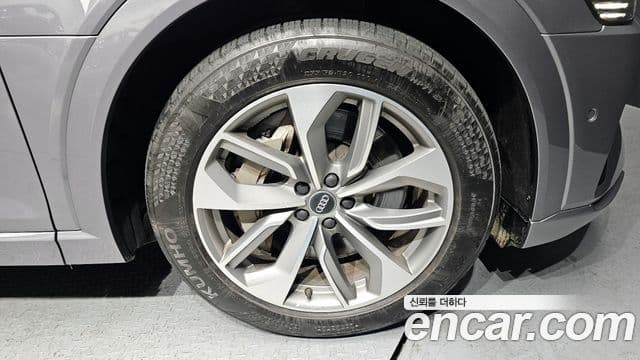 Audi e-Tron, 2020 все фото